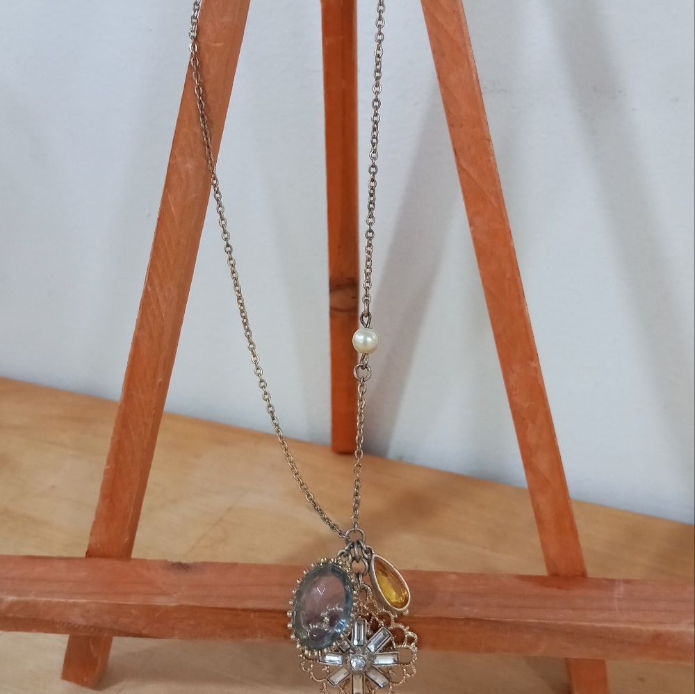 Anne Taylor Loft Three Charm Necklace ~ Free Shipping! ☆ EUC